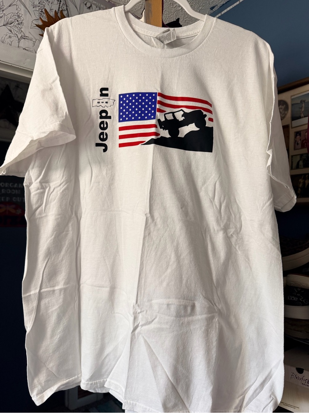 Jeep Men’s White T-Shirt with American Flag and Off-Road silhouette size XL
